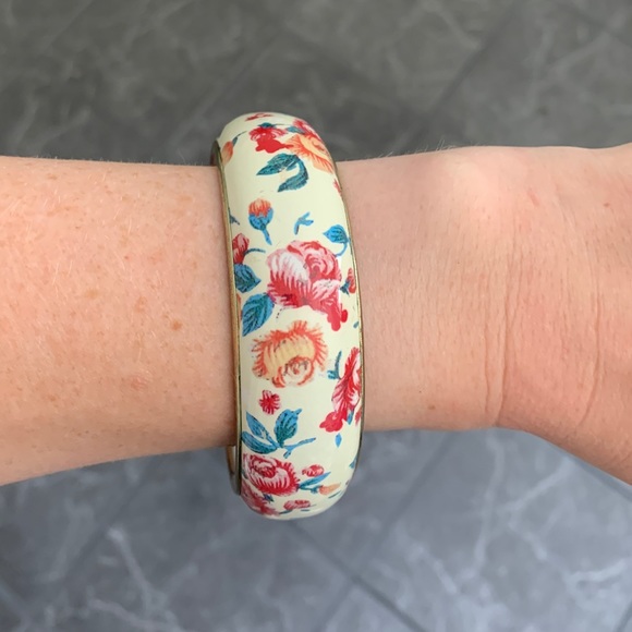 Urban Outfitters Floral Bangle - Picture 4 of 4